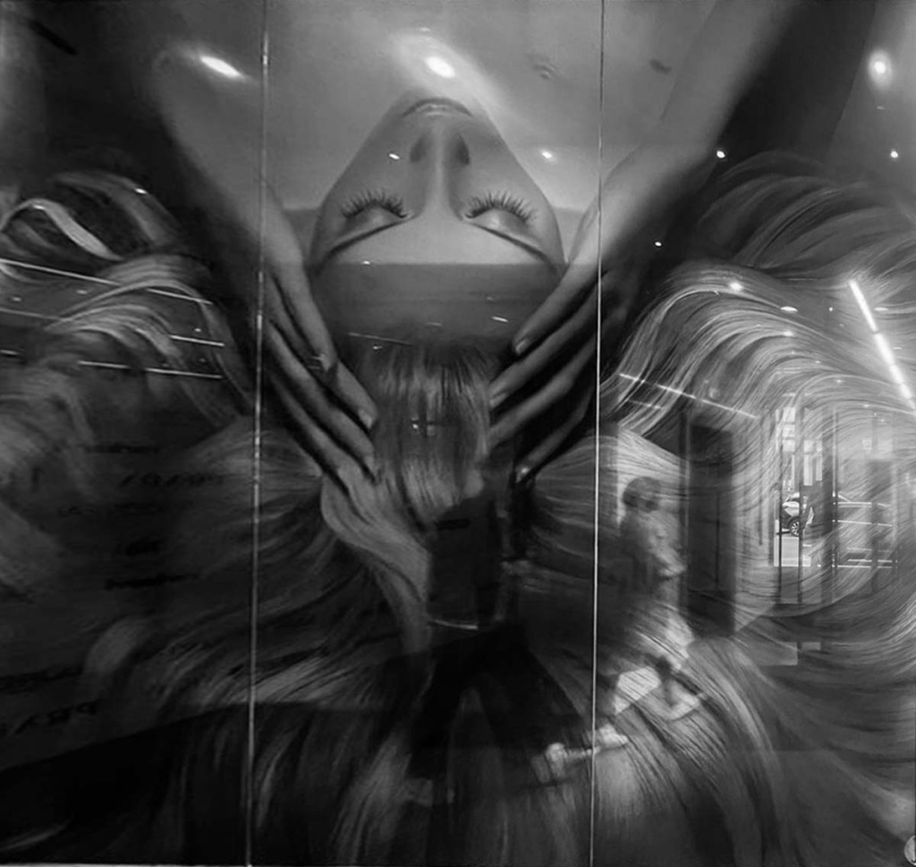 Печать на витражных наклейках в Москве - широкоформатная типография ...