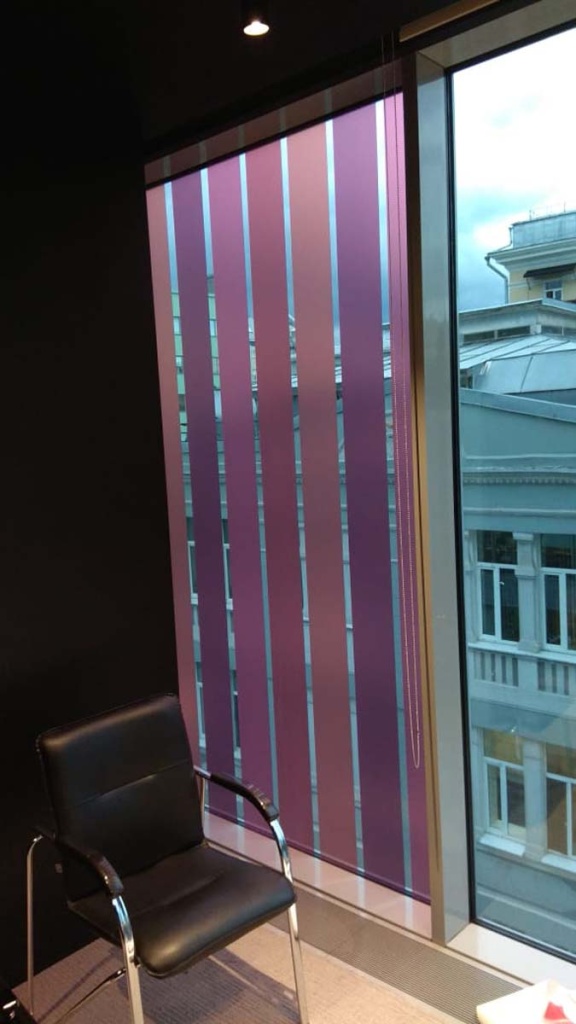 Печать на витражных наклейках в Москве - широкоформатная типография ...